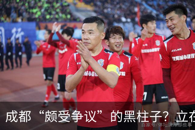 成都“颇受争议”的黑柱子?立在高档商场外,被好多人认为有猫腻